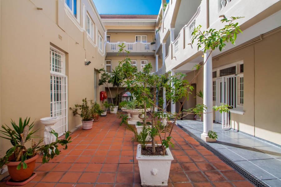 2 Bedroom Property for Sale in Sea Point Western Cape